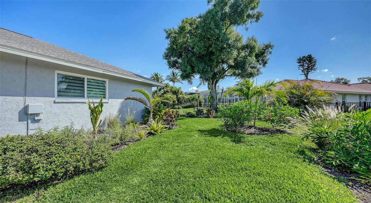 6988 Country Lakes Circle, Sarasota, FL 34243 Photo