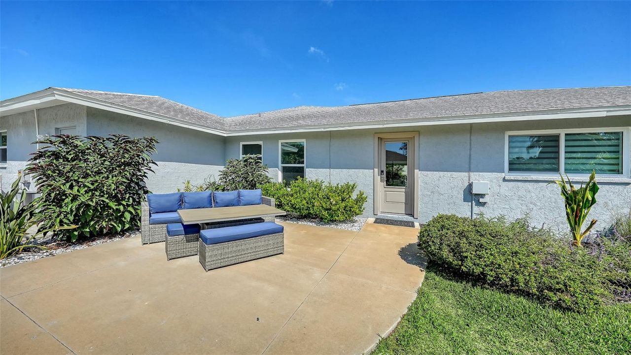 6988 Country Lakes Circle, Sarasota, FL 34243 Photo