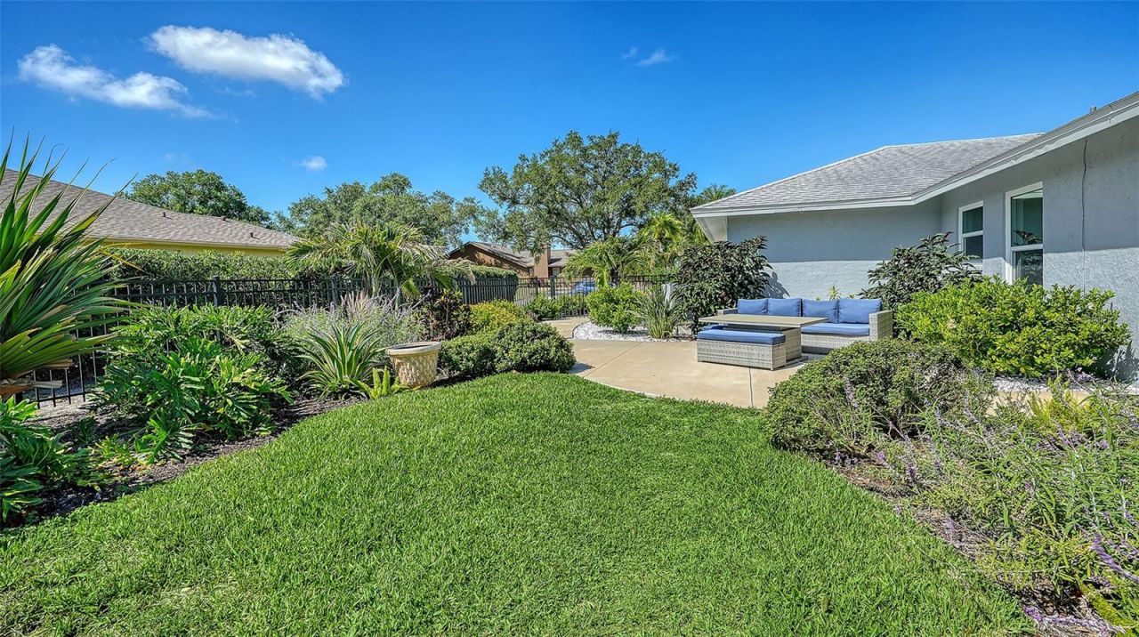 6988 Country Lakes Circle, Sarasota, FL 34243 Photo