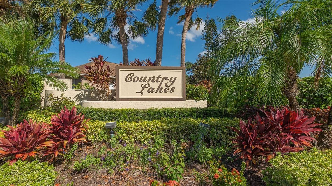 6988 Country Lakes Circle, Sarasota, FL 34243 Photo
