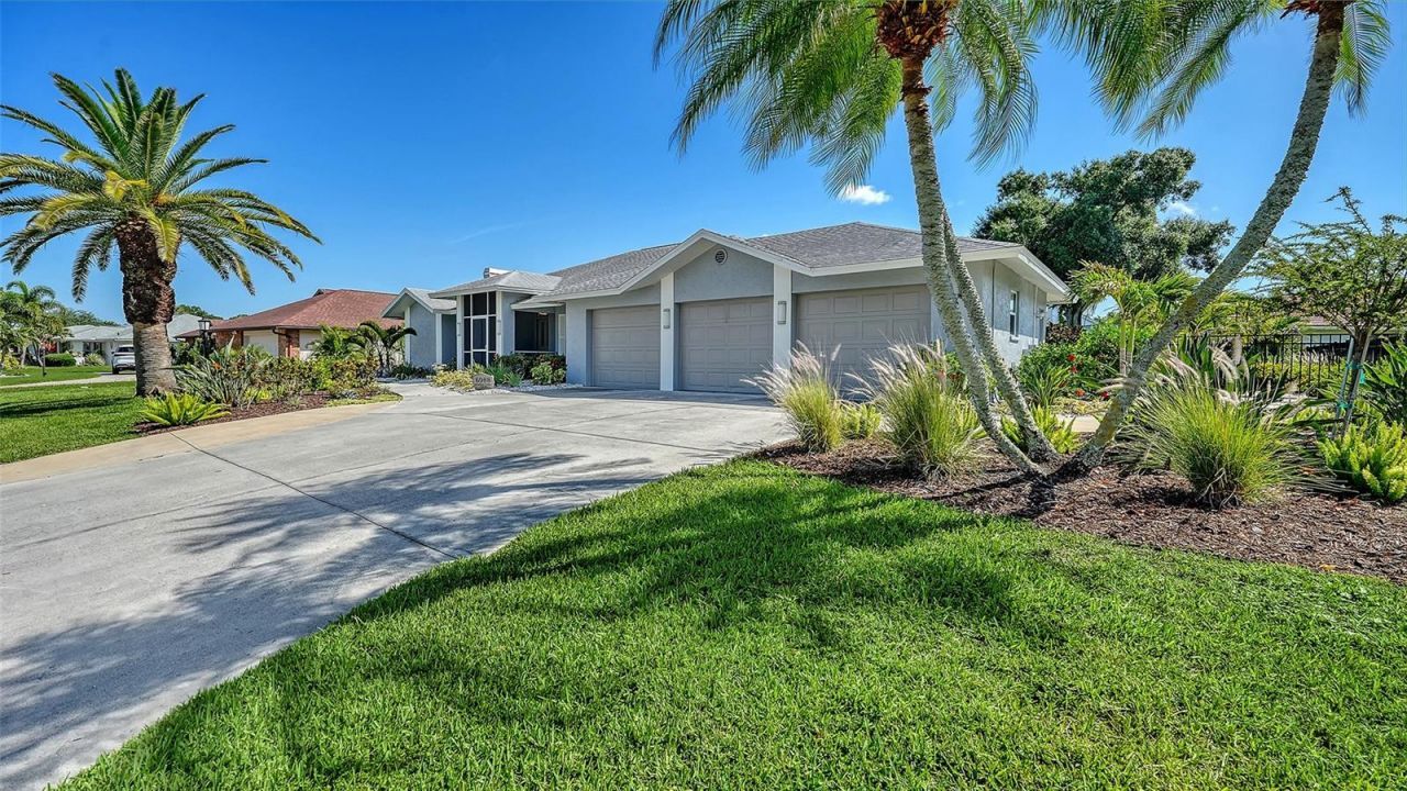 6988 Country Lakes Circle, Sarasota, FL 34243 Photo