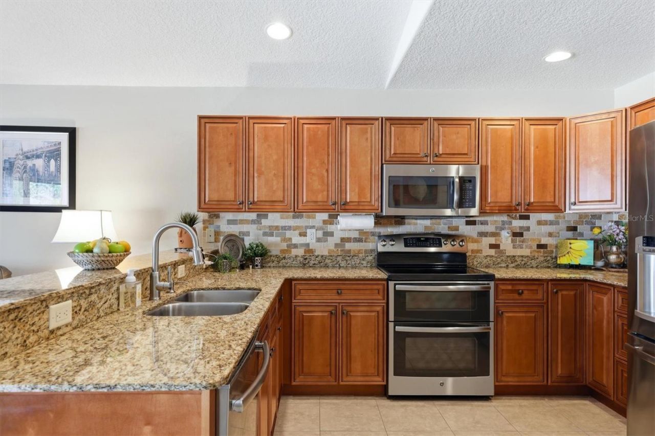 7106 35th Street E, Sarasota, FL 34243 Photo