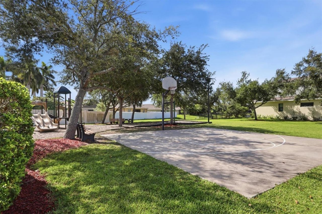 7106 35th Street E, Sarasota, FL 34243 Photo