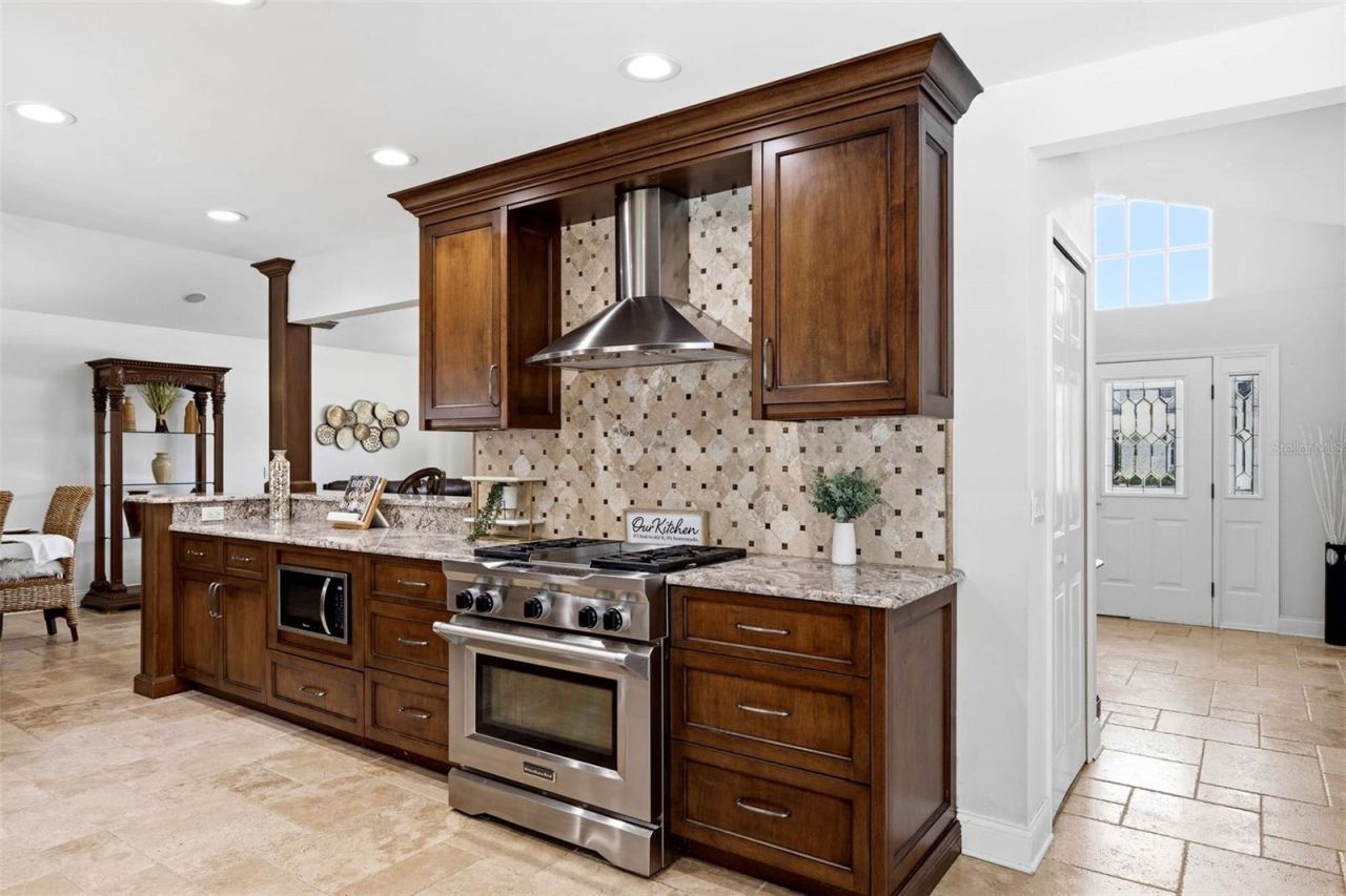 9149 Maple Ct, Seminole, FL 33777 Photo