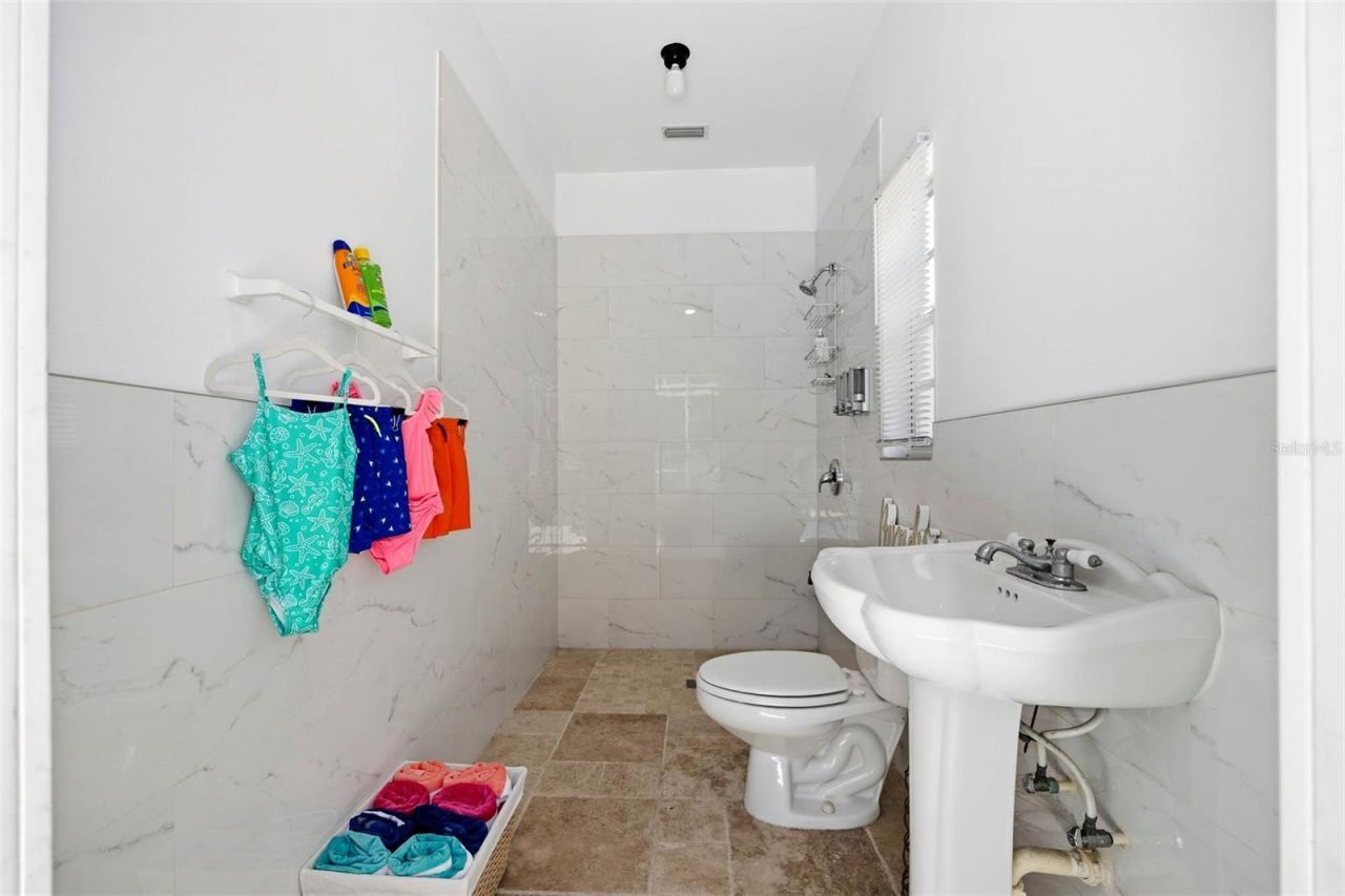 9149 Maple Ct, Seminole, FL 33777 Photo