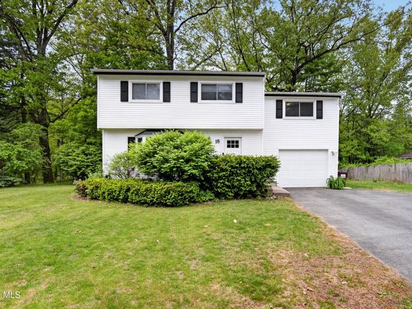 18 Michael Drive, Saratoga Springs, NY 12866