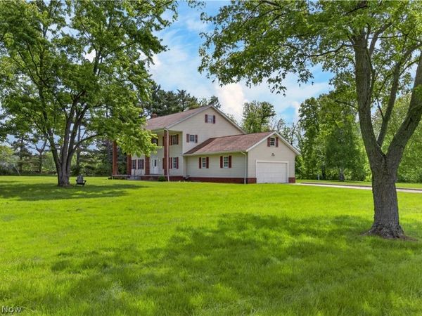 16519 Albion Road , Strongsville, OH 44136
