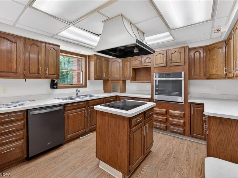 16519 Albion Road , Strongsville, OH 44136 Photo 13