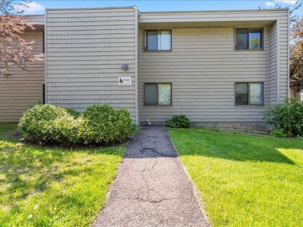11 Hawthorne Circle, South Burlington, VT 05403