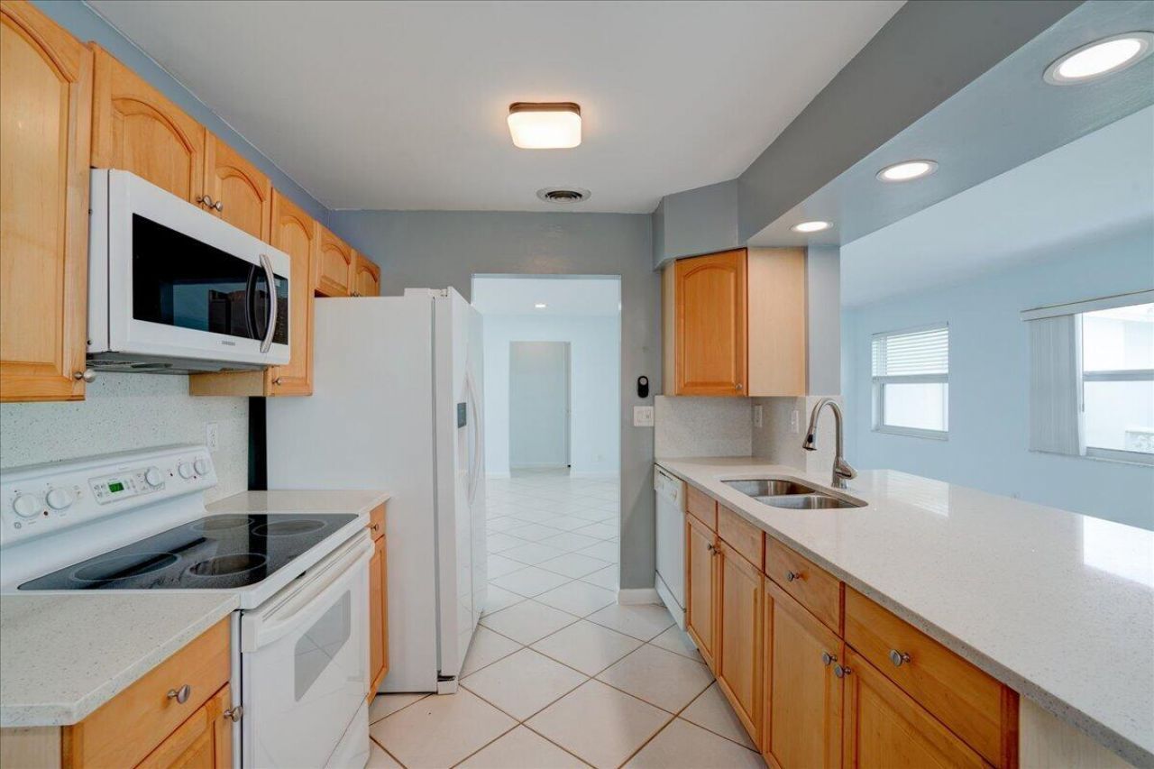 2086 SW 12th Avenue, Boynton Beach, FL 33426 Photo