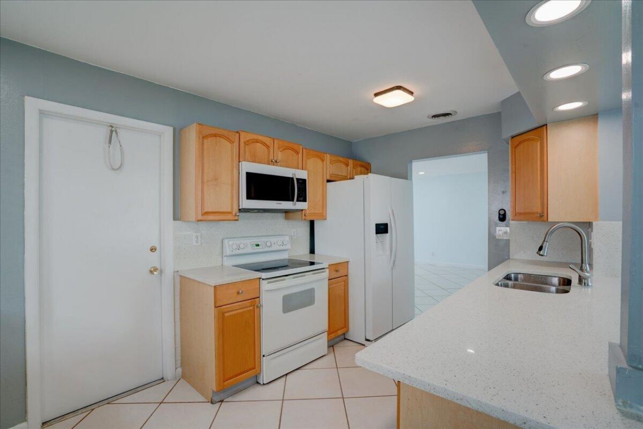 2086 SW 12th Avenue, Boynton Beach, FL 33426 Photo
