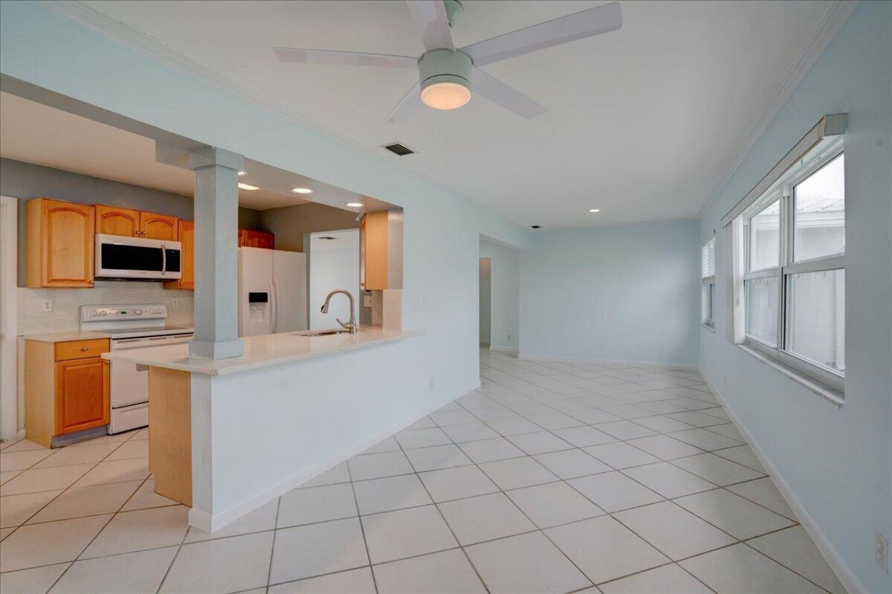 2086 SW 12th Avenue, Boynton Beach, FL 33426 Photo