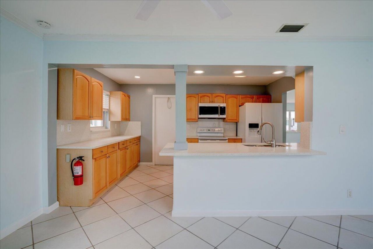 2086 SW 12th Avenue, Boynton Beach, FL 33426 Photo