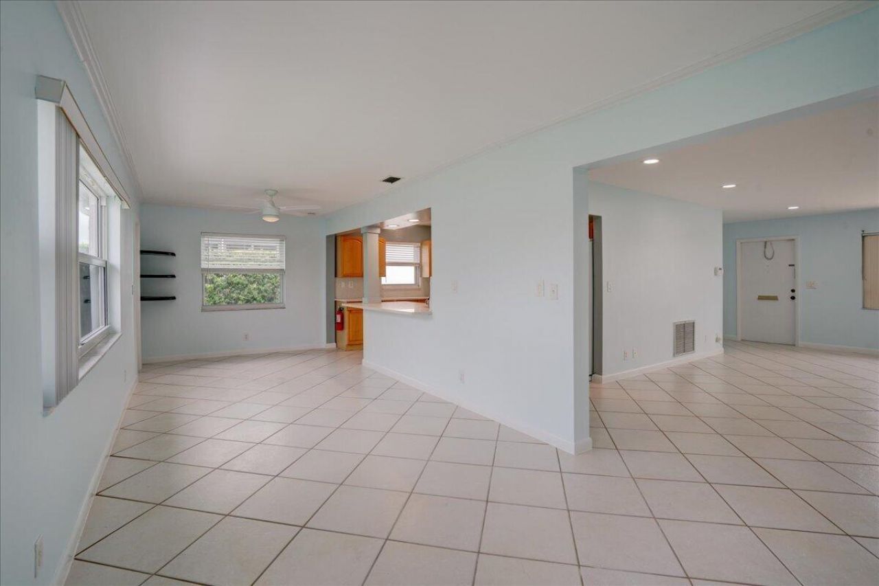 2086 SW 12th Avenue, Boynton Beach, FL 33426 Photo