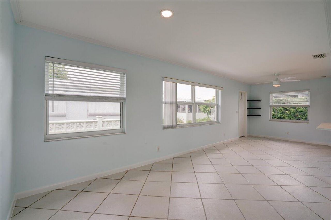 2086 SW 12th Avenue, Boynton Beach, FL 33426 Photo