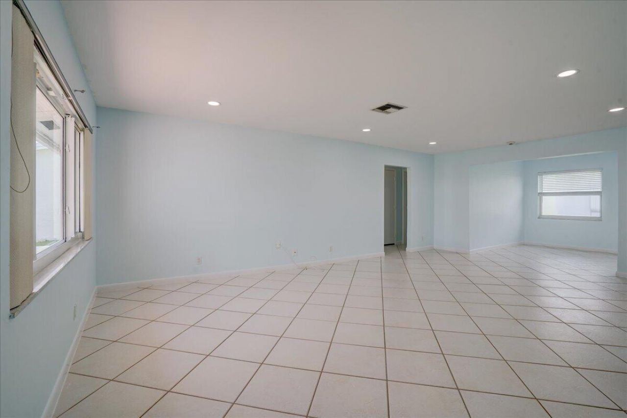 2086 SW 12th Avenue, Boynton Beach, FL 33426 Photo