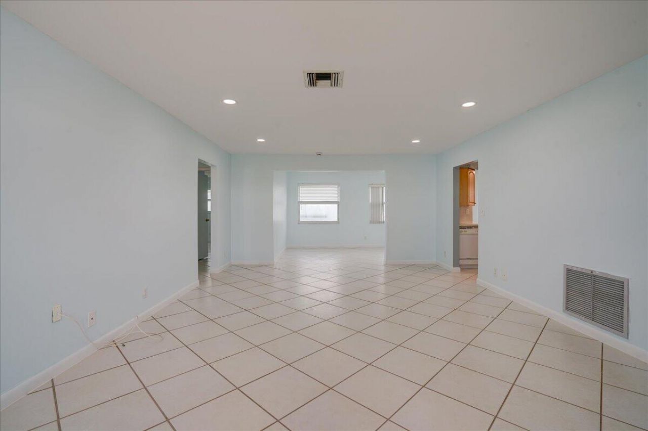 2086 SW 12th Avenue, Boynton Beach, FL 33426 Photo