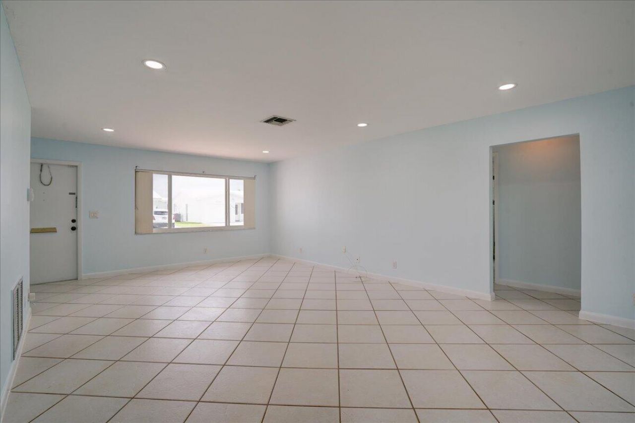2086 SW 12th Avenue, Boynton Beach, FL 33426 Photo