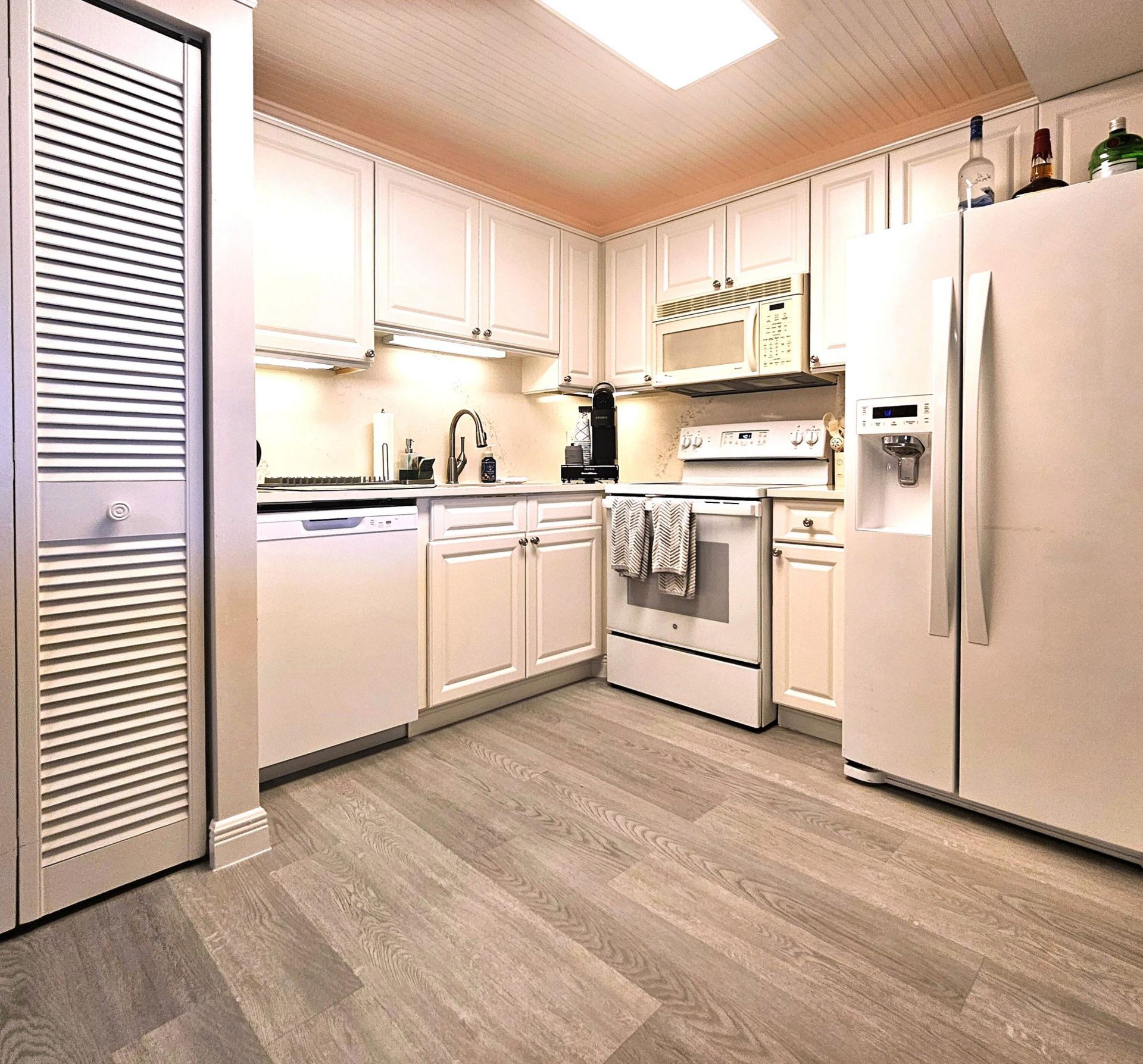 1357 NE Ocean Boulevard, Unit 215, Stuart, FL 34996 Photo
