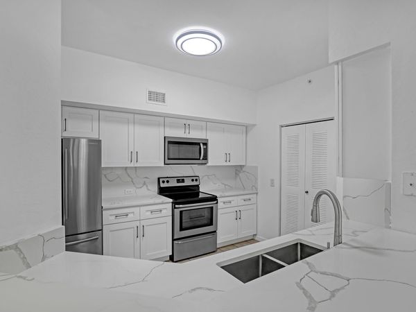 340 Crestwood Circle, Unit 302, Royal Palm Beach, FL 33411