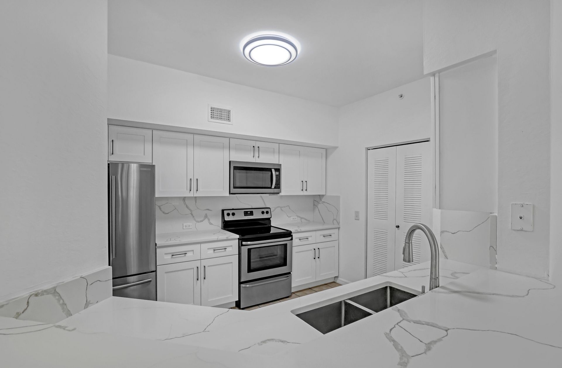 340 Crestwood Circle, Unit 302, Royal Palm Beach, FL 33411 Photo