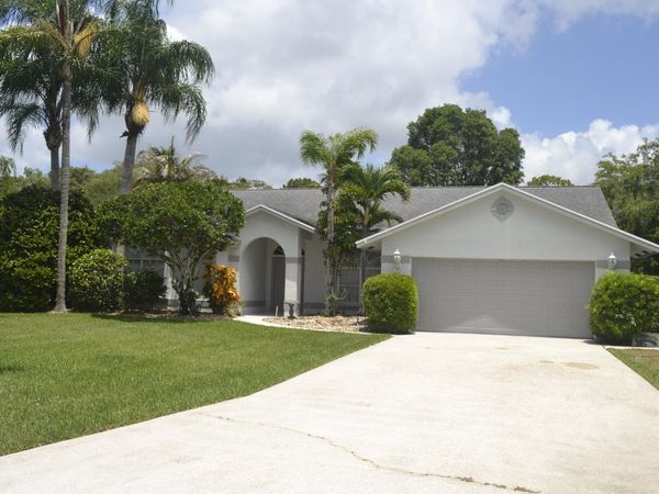 1104 Raintree Lane, Wellington, FL 33414
