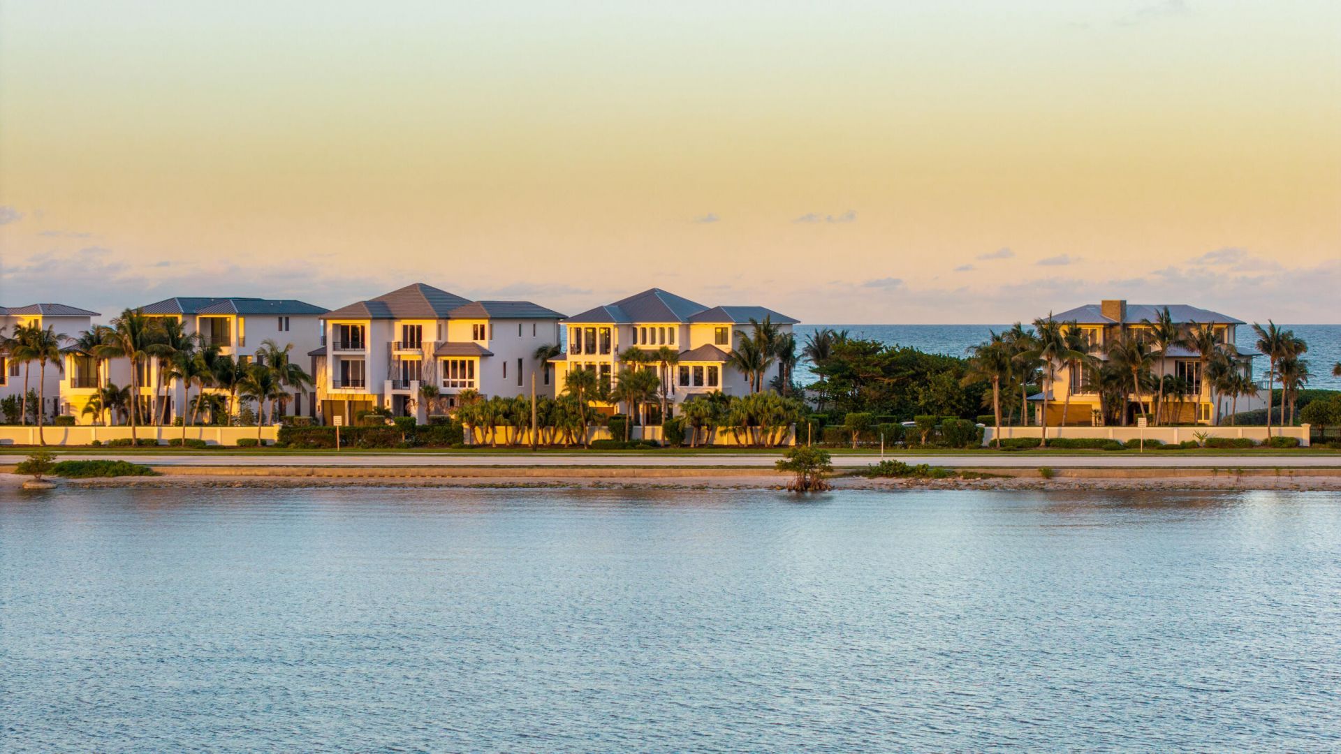 8036 S Ocean Drive, Jensen Beach, FL 34957 Photo