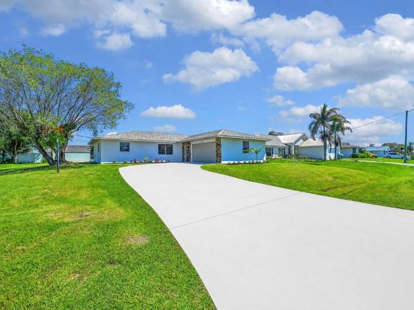 794 SE Albatross Avenue, Port St. Lucie, FL 34983