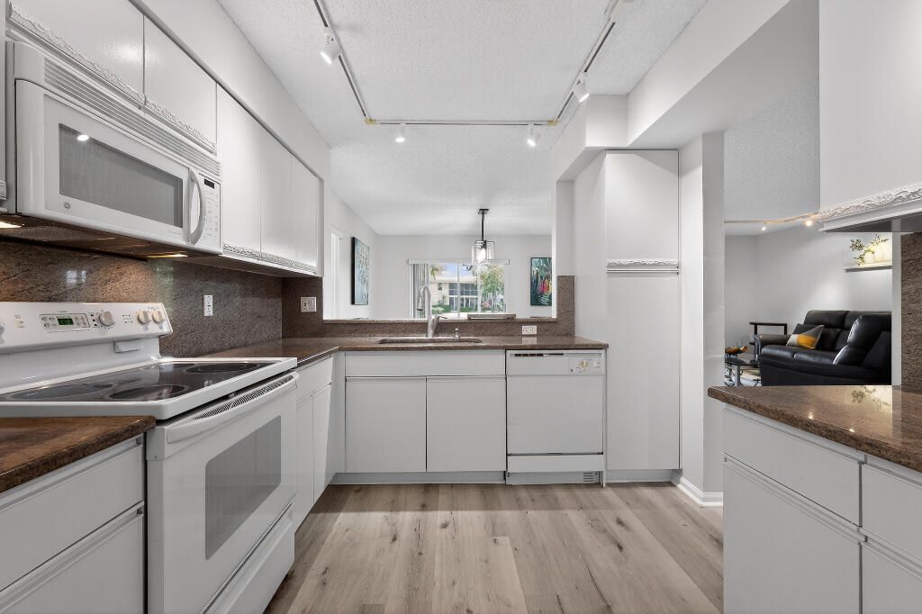 7634 Majestic Palm Drive, Unit 101, Boynton Beach, FL 33437 Photo