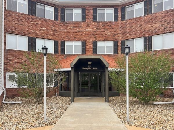 45 Christopher Dr, Unit 105, Methuen, MA 01844