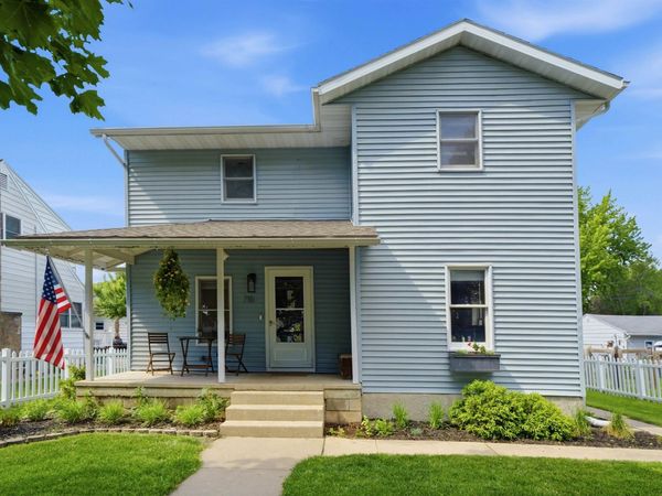 716 Decorah Avenue, Decorah, IA 52101