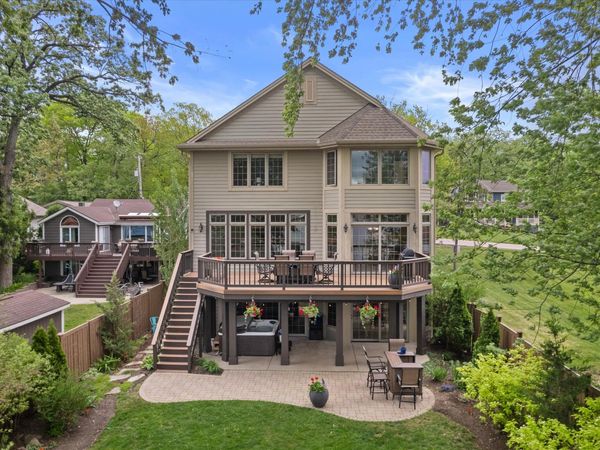 W179S6769 Muskego Dr, Muskego, WI 53150