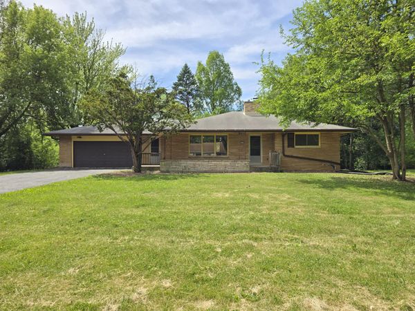 3245 N 129th St, Brookfield, WI 53005