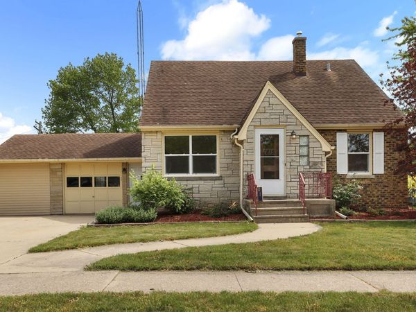 1815 29th St, Kenosha, WI 53140