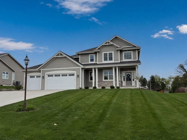 S54 W25487 Pebble Brook Ct, Waukesha, WI 53189