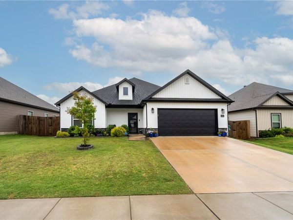 1041 Sunshine Court , Centerton, AR 72719