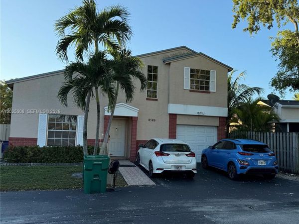 8580 NW 193rd Ln , Hialeah, FL 33015