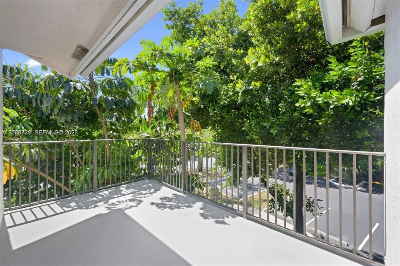 10161 W Sunrise Blvd , Unit 304, Plantation, FL 33322 Photo