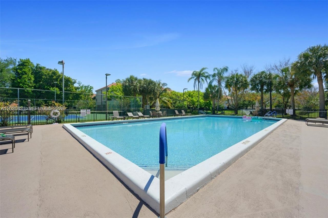 10161 W Sunrise Blvd , Unit 304, Plantation, FL 33322 Photo