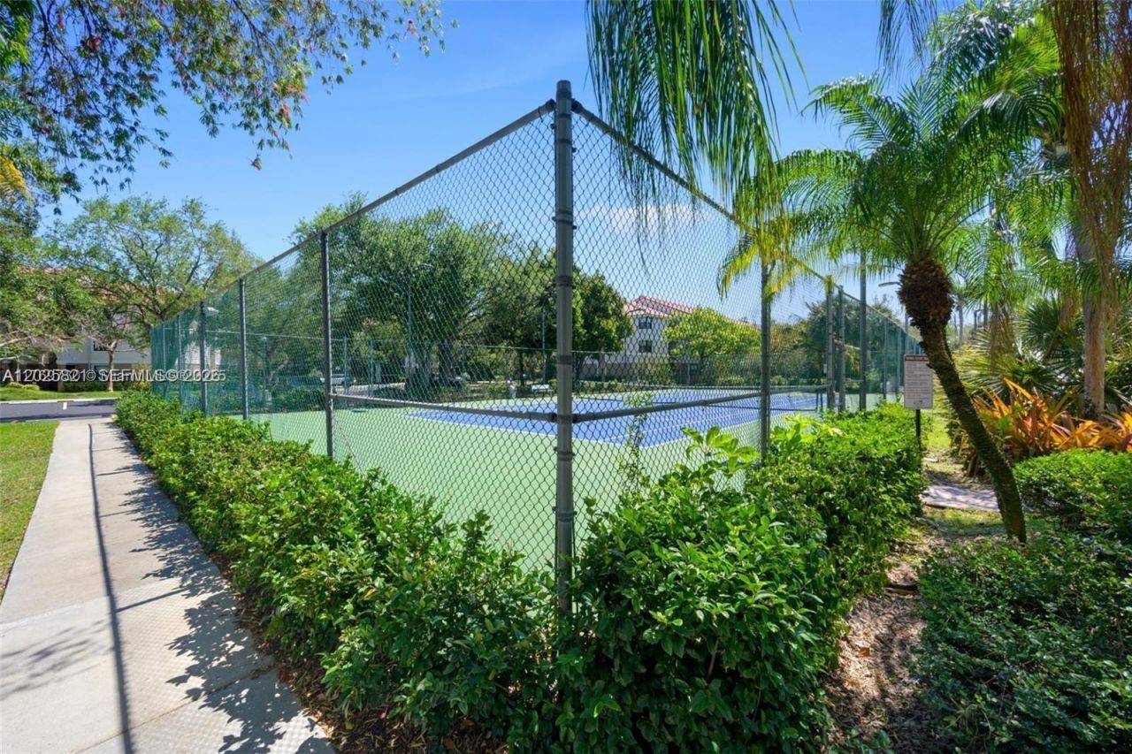 10161 W Sunrise Blvd , Unit 304, Plantation, FL 33322 Photo