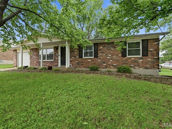 2701 Woodbury Drive , Mehlville, MO 63125