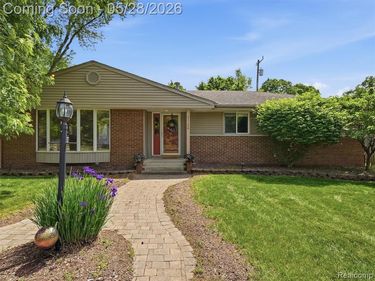 21156 Robinson Street, Farmington Hills, MI 48336