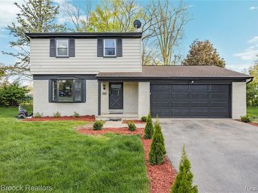 1874 Hopkins Drive, Wixom, MI 48393