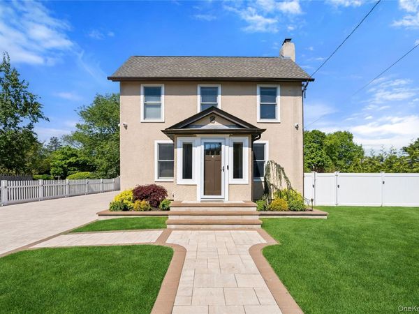 16 West Street , West Islip, NY 11795