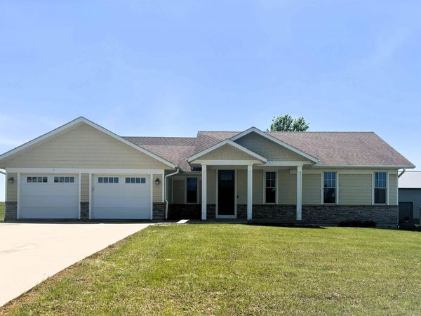 1521 Sunrise Trail, Sioux Center, IA 51250