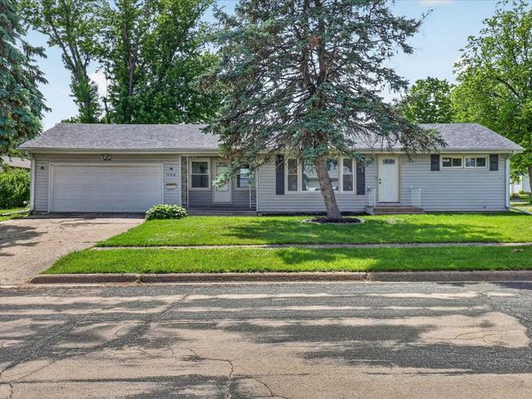 908 S Bauch Avenue, FREEPORT, IL 61032