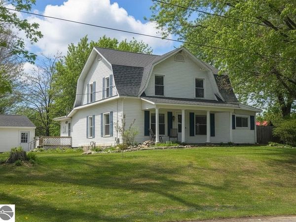 9368 School Street, Lake, MI 48632