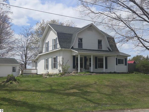 9368 School Street, Lake, MI 48632
