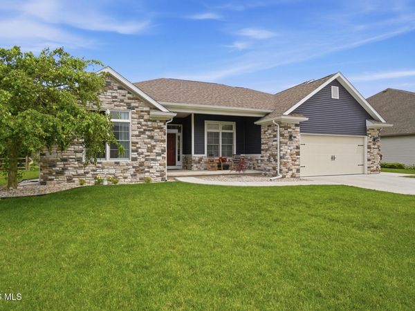 305 Ridgepoint Circle , Waterville, OH 43566