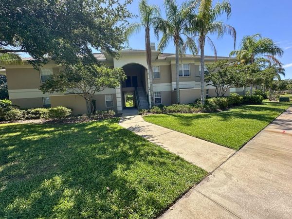 1005 EAGLE POND DRIVE , Unit 1005, WINTER HAVEN, FL 33884